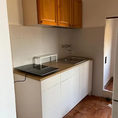 Ai Piedi Del Castello *